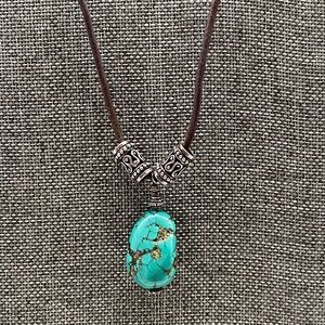 Turquoise bead necklace